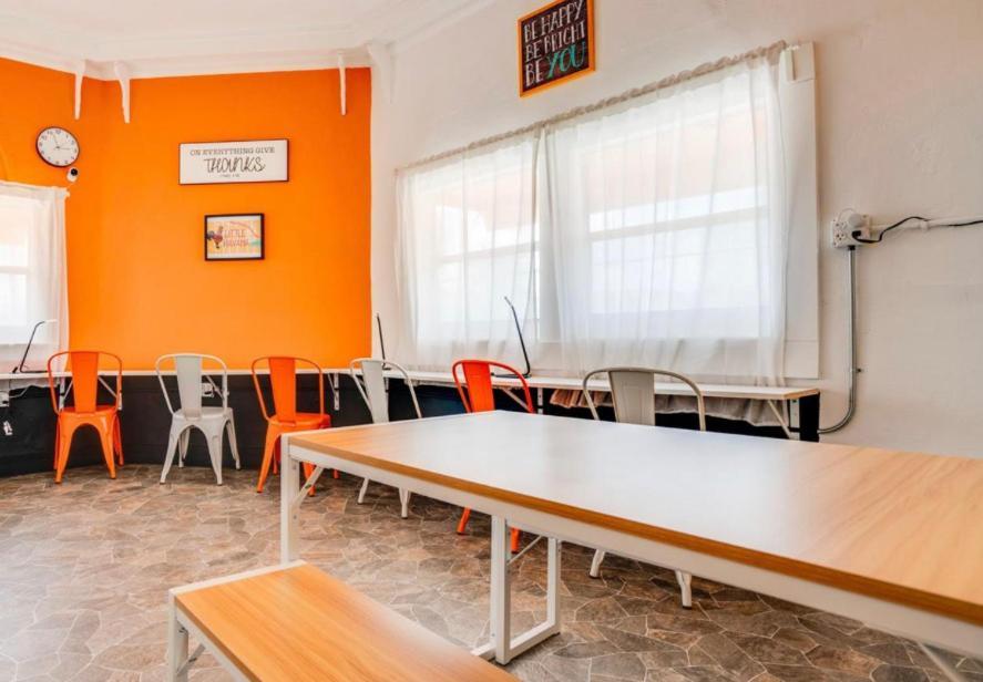 Miami On A Budget - Free Dinner -Coffee - Tea - Every Day-Female Only Dorms - Men Only Dorms - Under New Management Kültér fotó